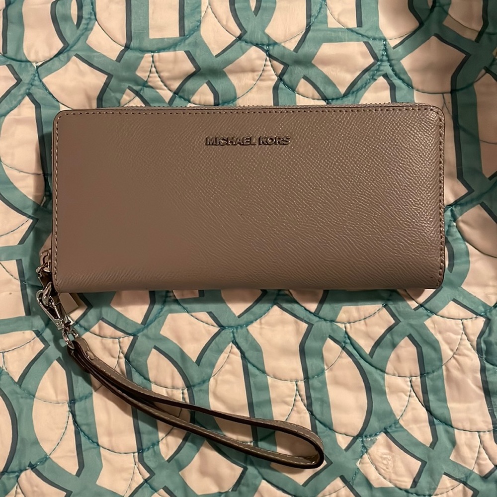 Michael Kors Jet Set Continental wallet